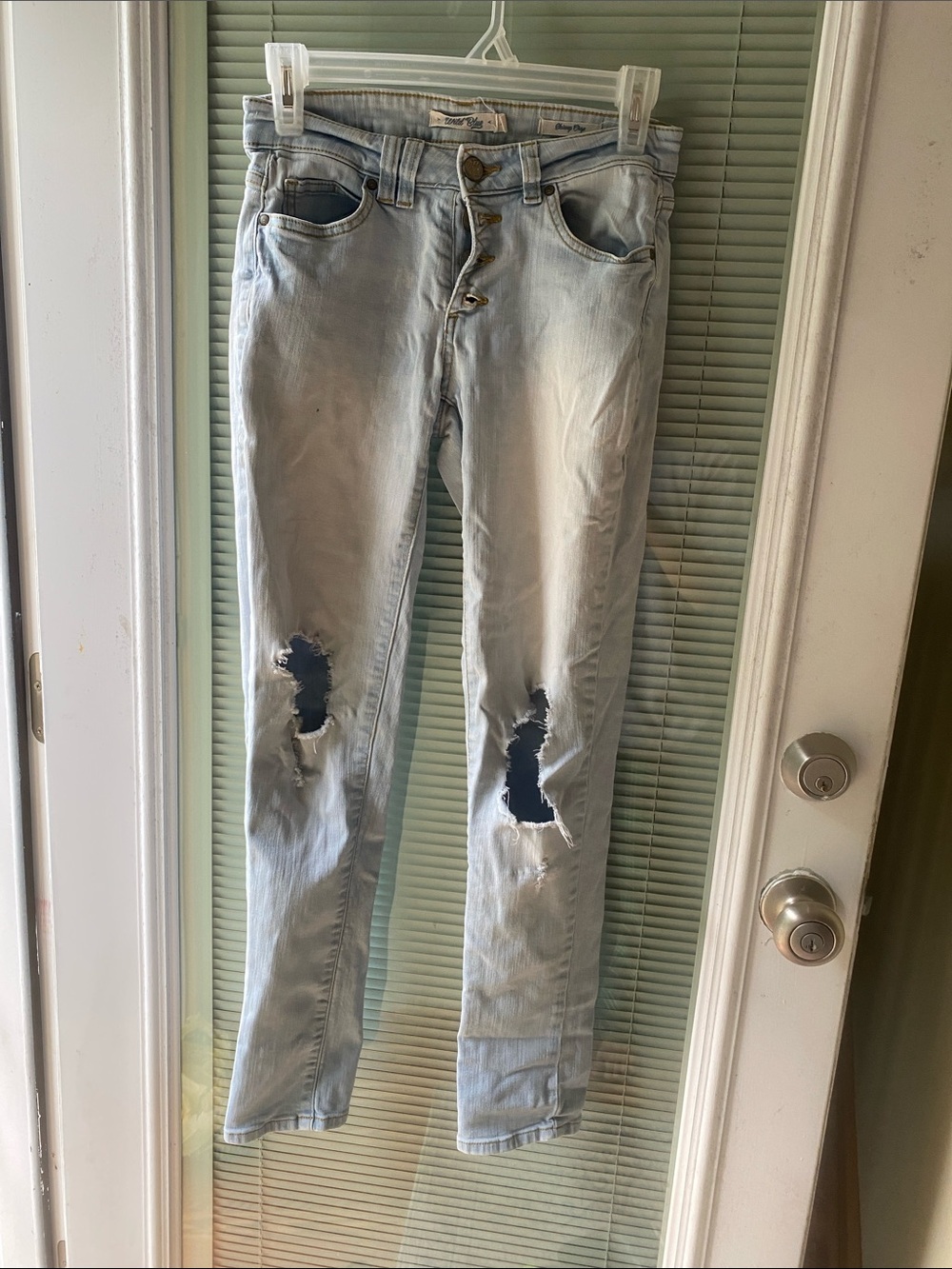 Light Wash Distressed Women’s Jeans - Light Blue